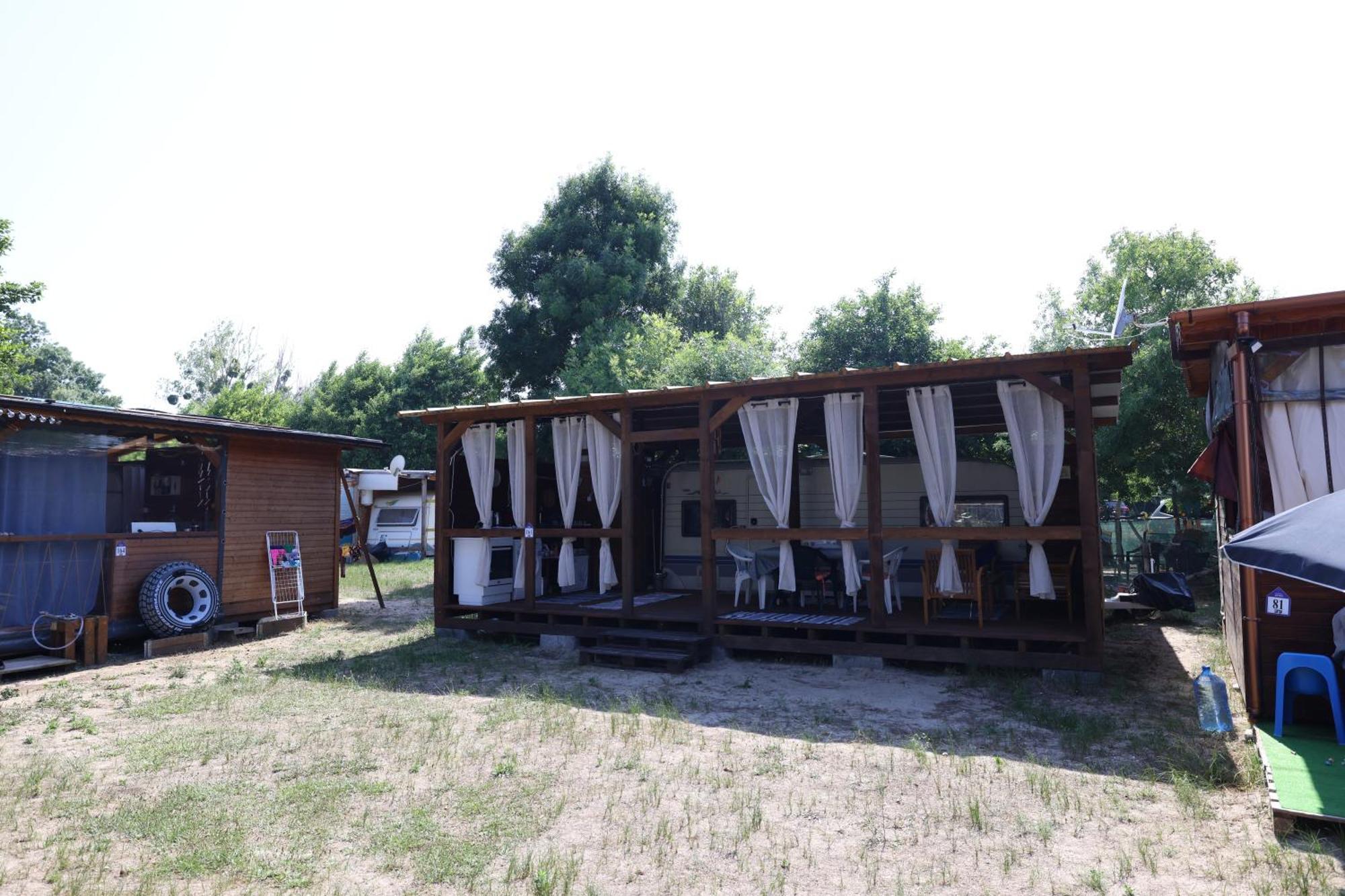 Sea Caravan On The Beach Китен Екстер'єр фото