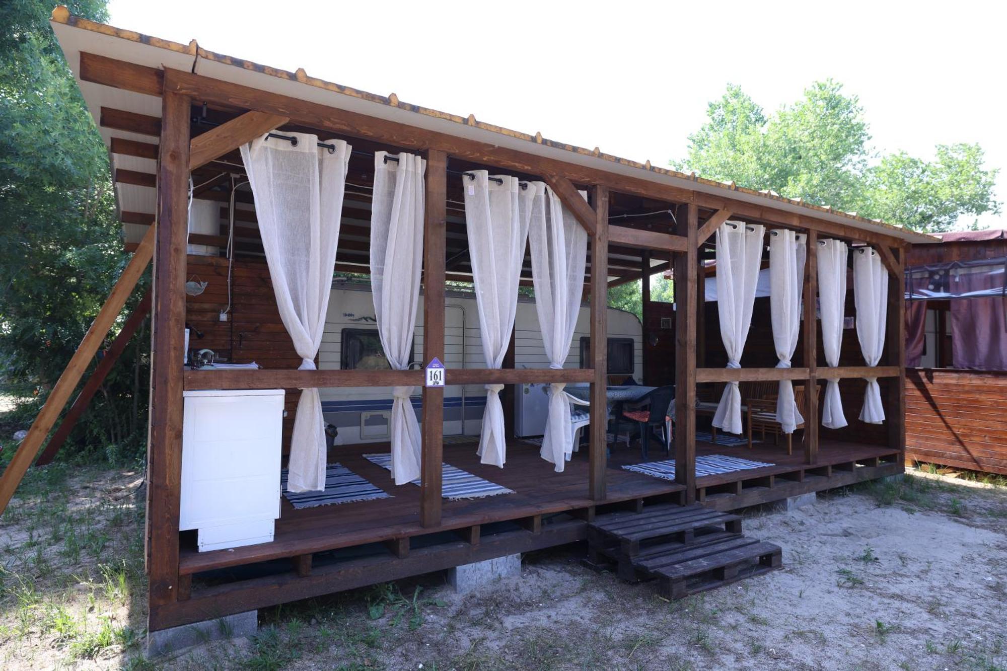 Sea Caravan On The Beach Китен Екстер'єр фото